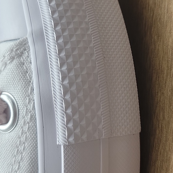 Converse platform Brand new in the box. - Picture 11 of 13